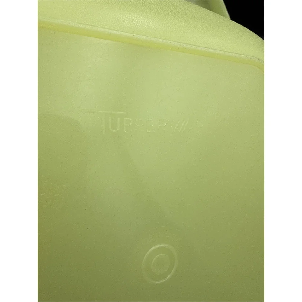 Tupperware‎ Vintage Bowl #786-2 With Seal Lid #230 Yellow
